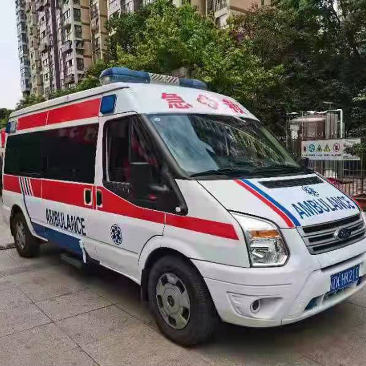 让胡路长途救护车护送病人返乡